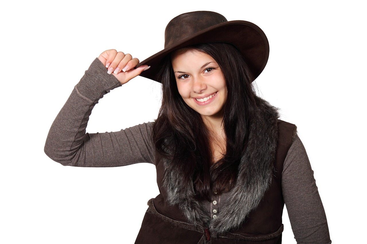 Women who want to be stylishly feminine in cowboy hats can try out these outfits Women who want to be stylishly feminine in cowboy hats can try out these outfits