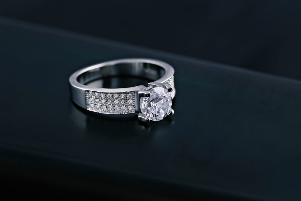 The Benefits Of Moissanite