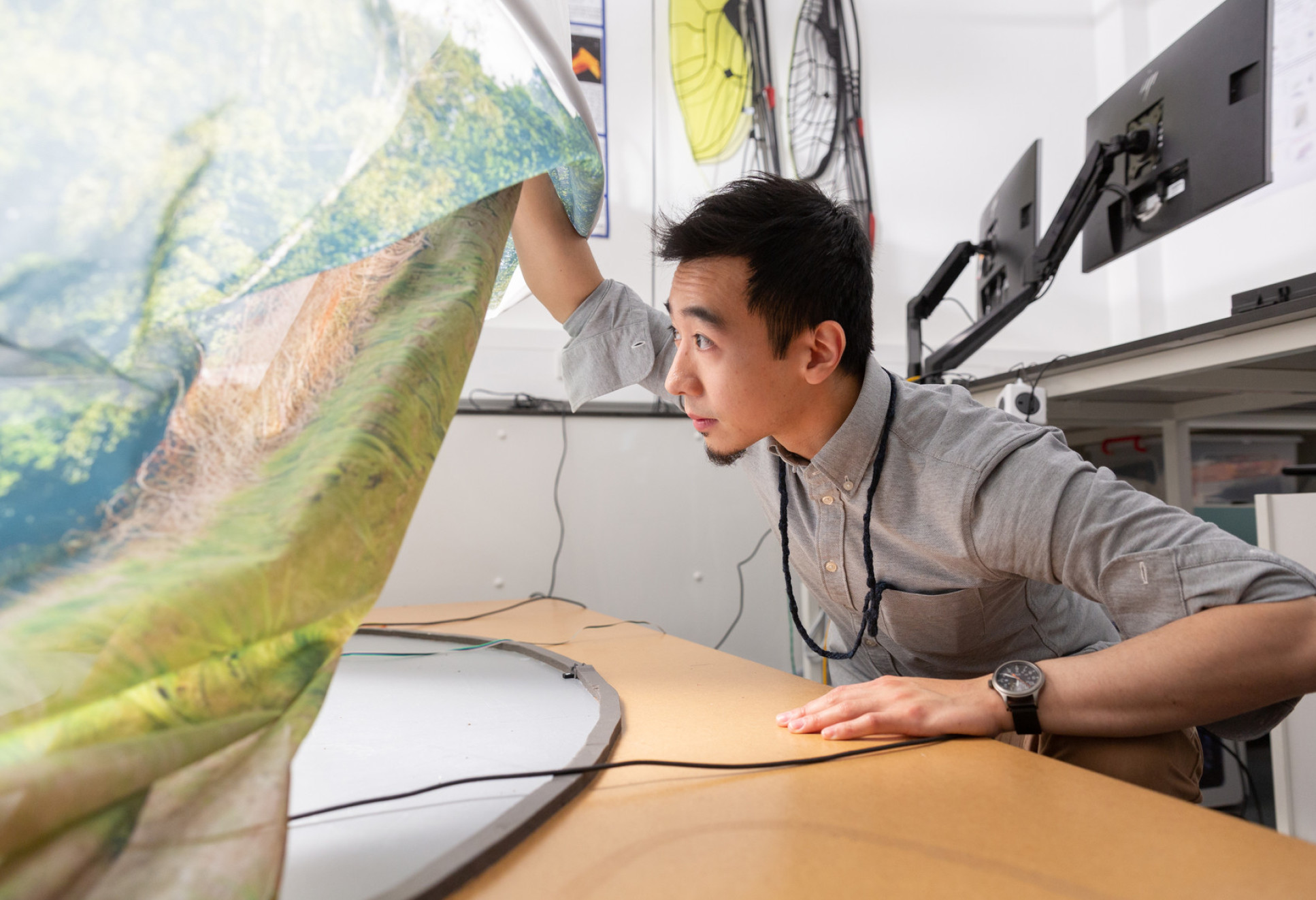 Dr Huai-Ti Lin studying the flight behaviour of dragonflies in 2019