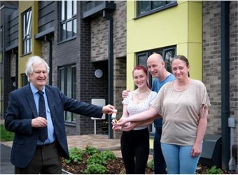 59 Cllr Ivan Taylor handing keys to Angela, Mark and Jemma Short for there new home