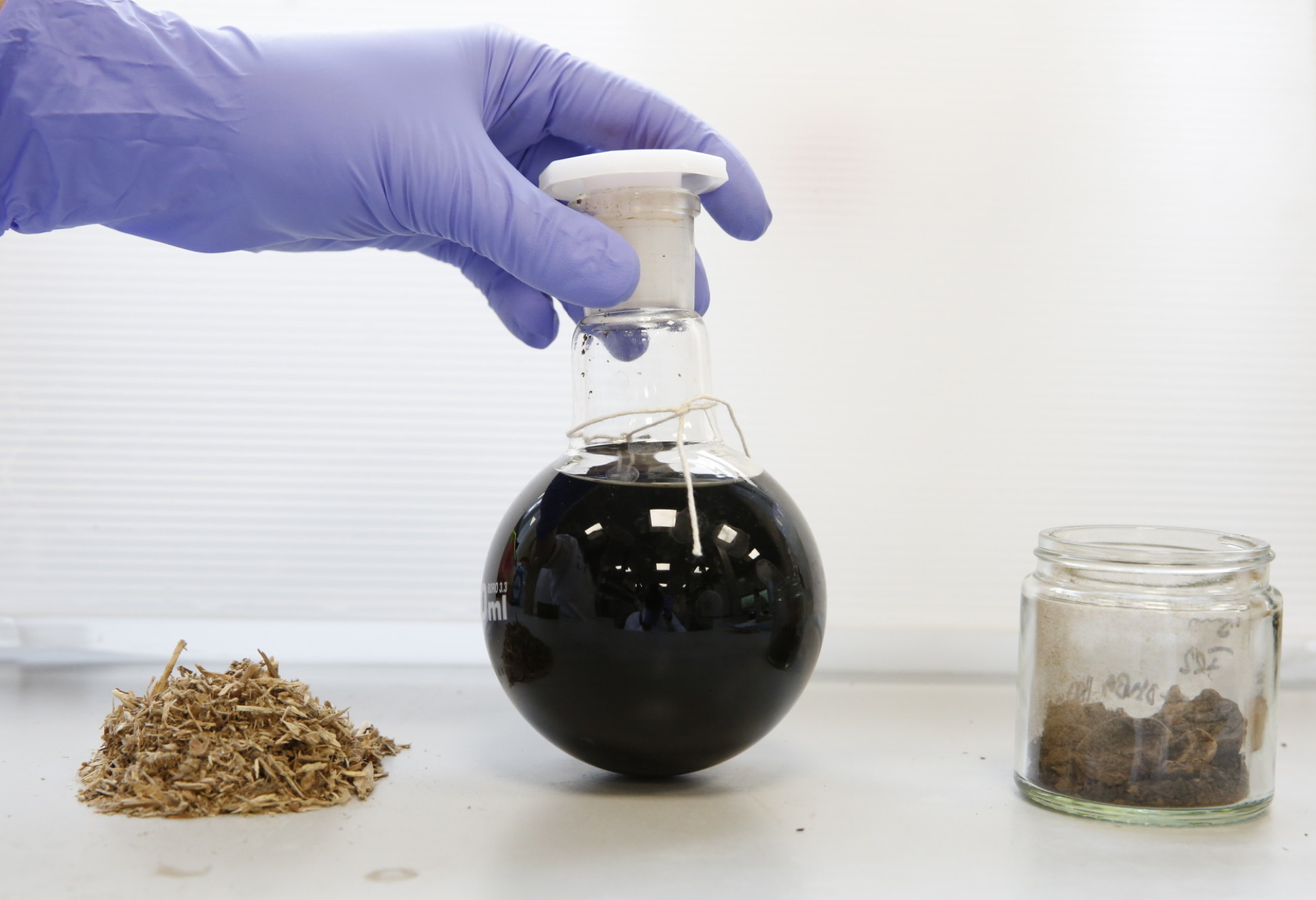 Lixea's low-cost and environmentally friendly solvent - brown liquid in a glass jar
