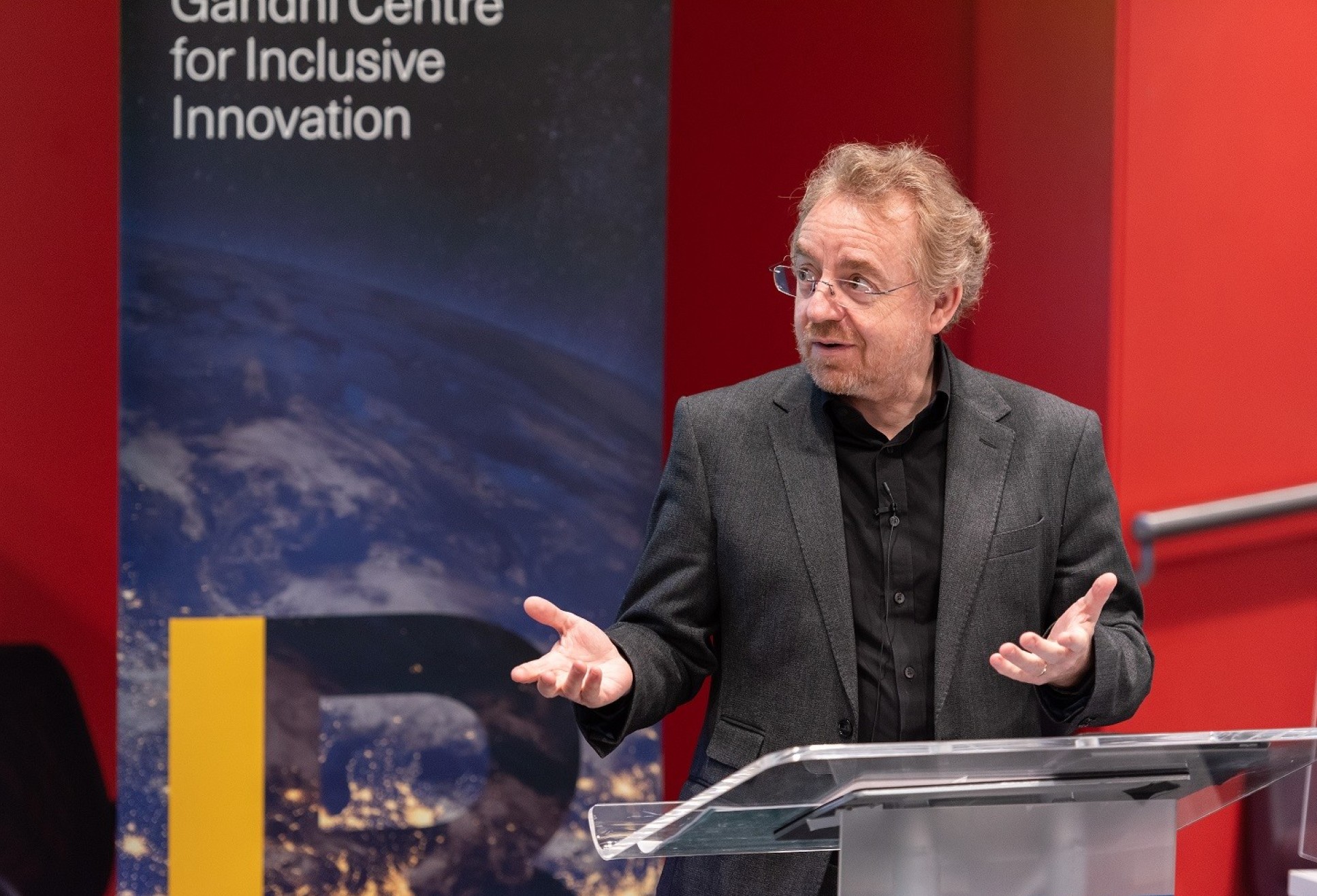 Professor Stephen Curry presenting
