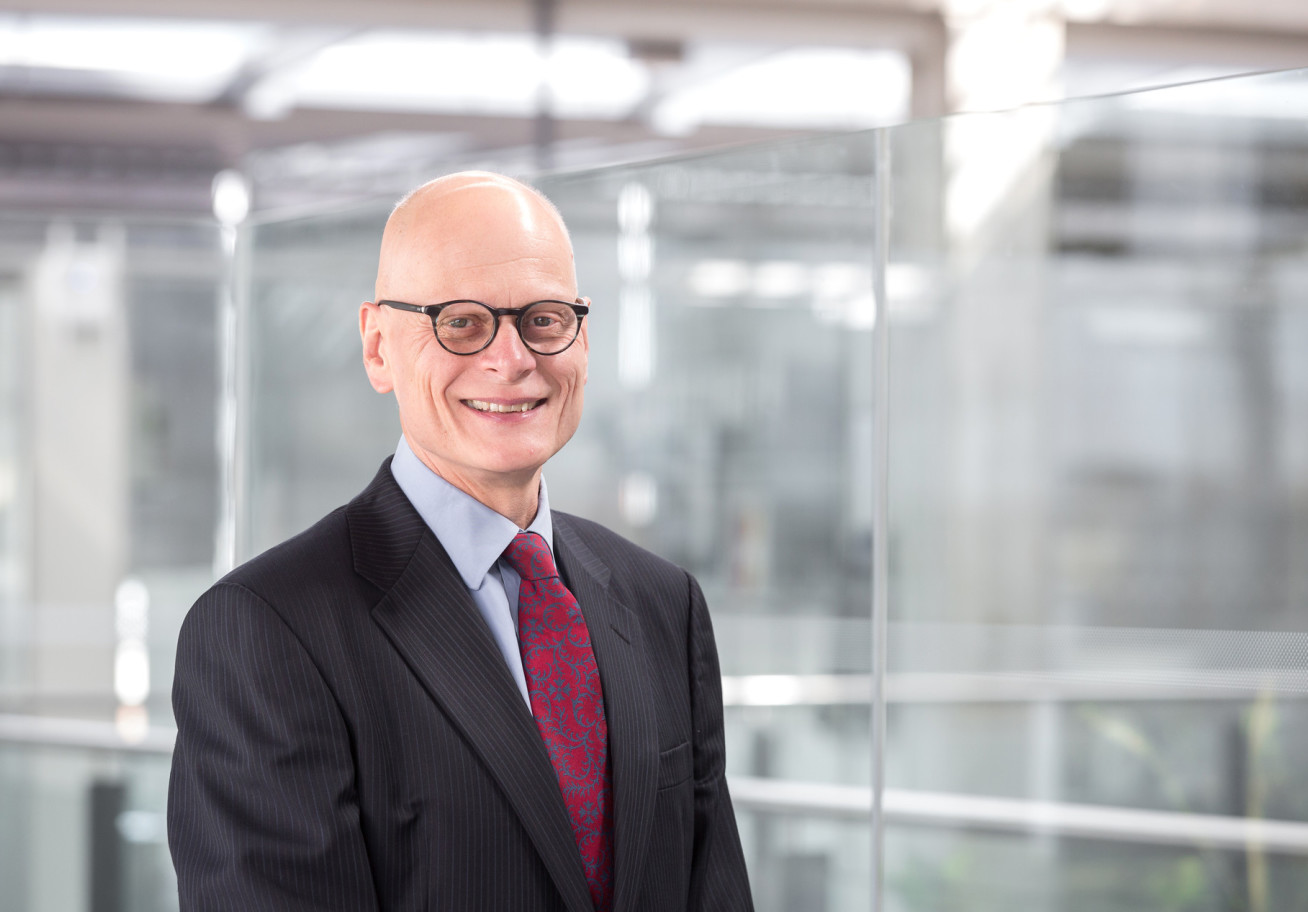 Portrait photo of Professor Ian Walmsley