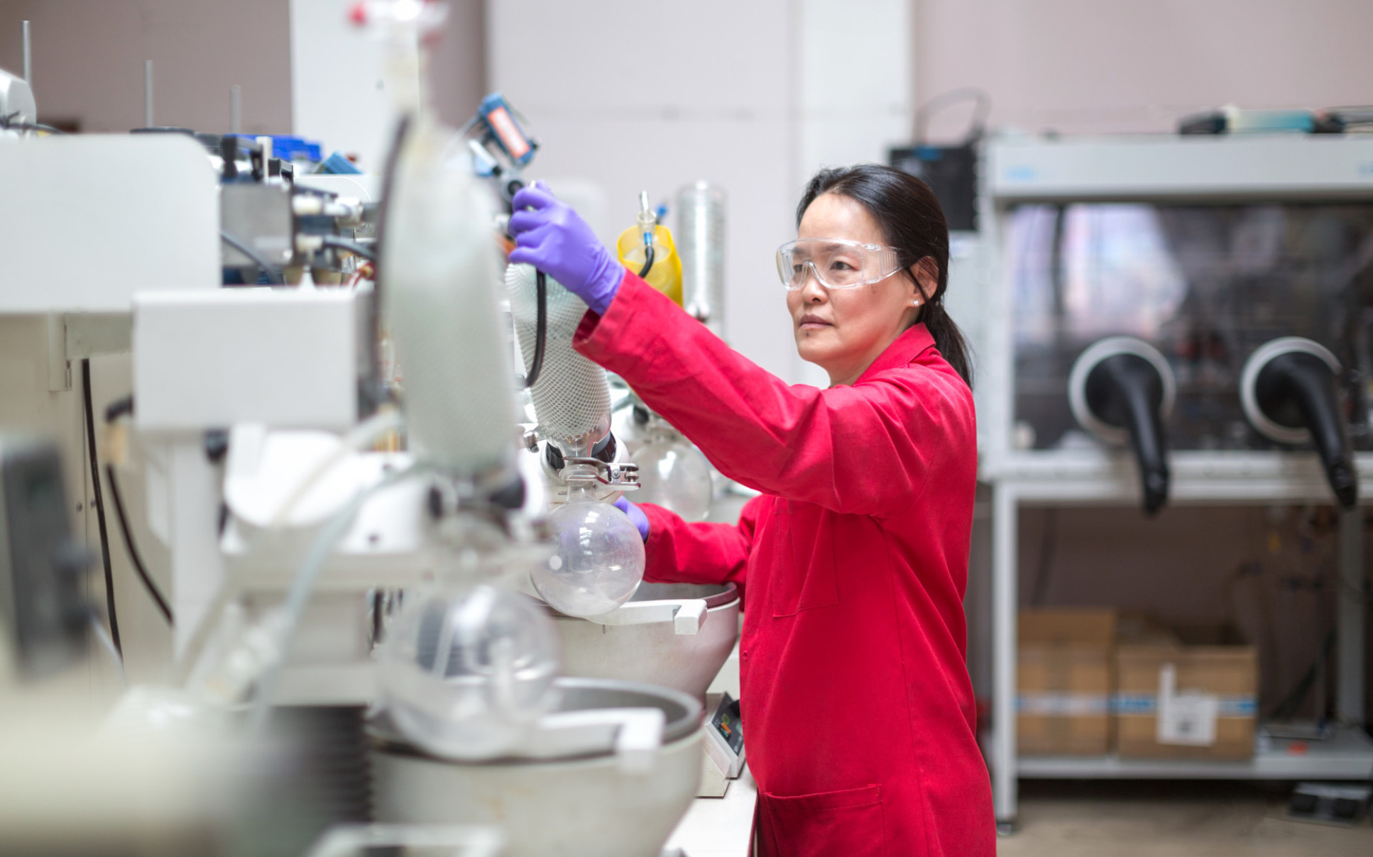 Portrait of Professor Mimi Hii in lab