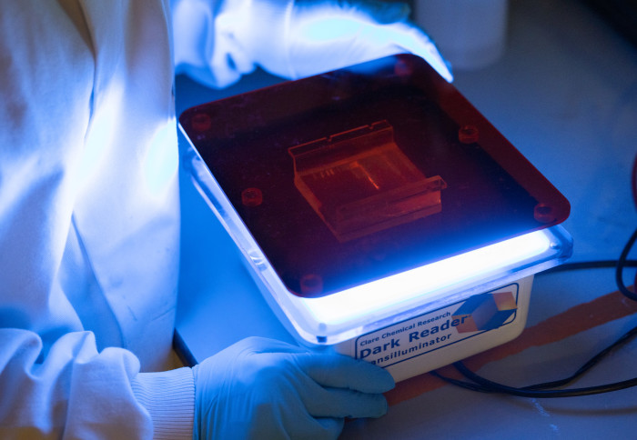 Scientist using dark reader machine for quantum tech research