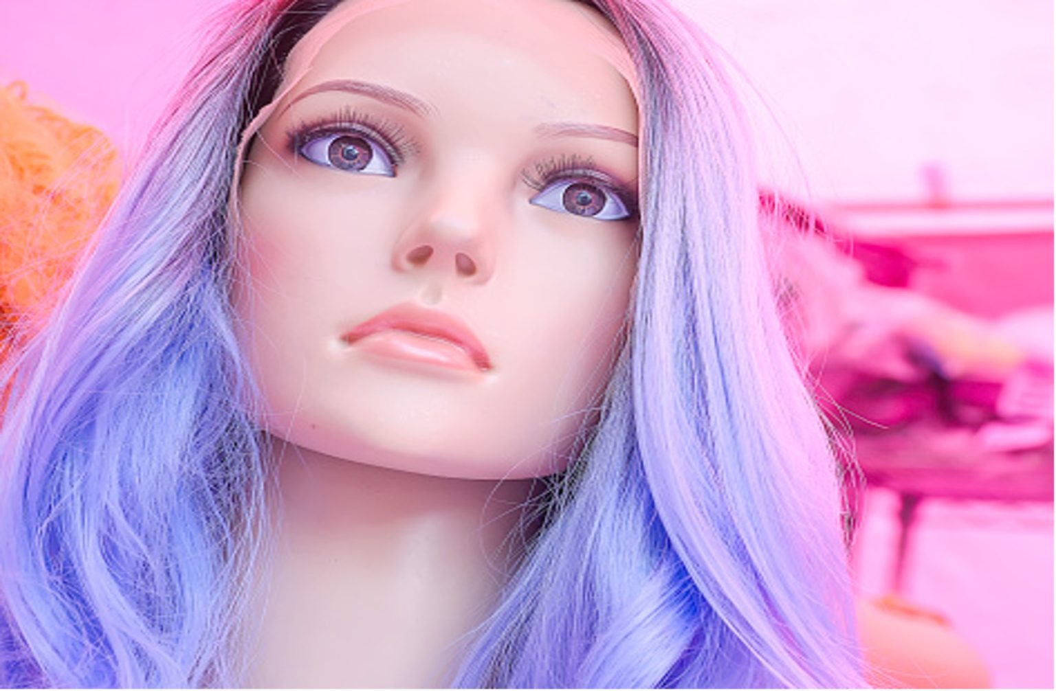 Why are glueless human hair wigs trending these days?