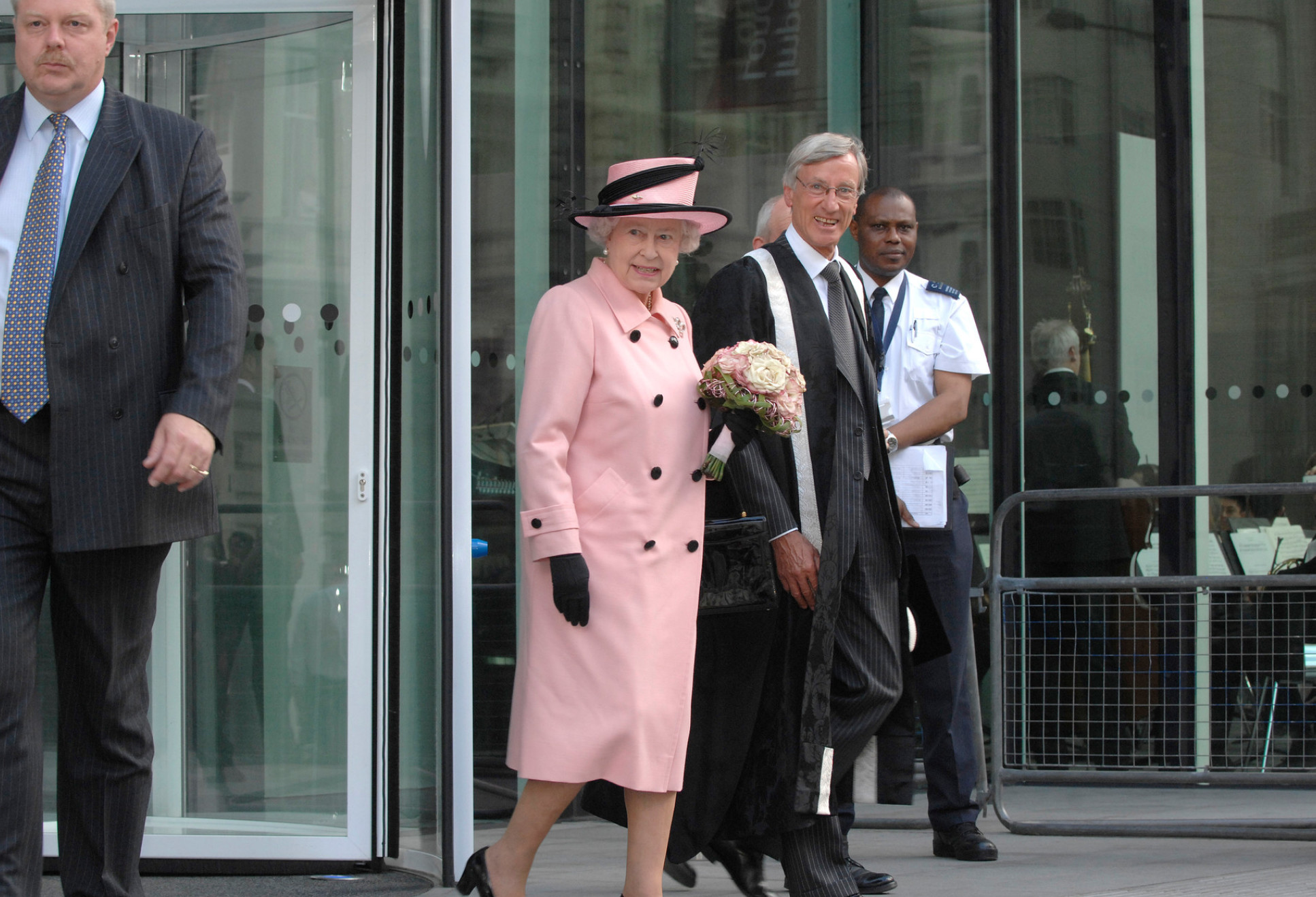 Royal visit 2007 - Queen and Richard Sykes