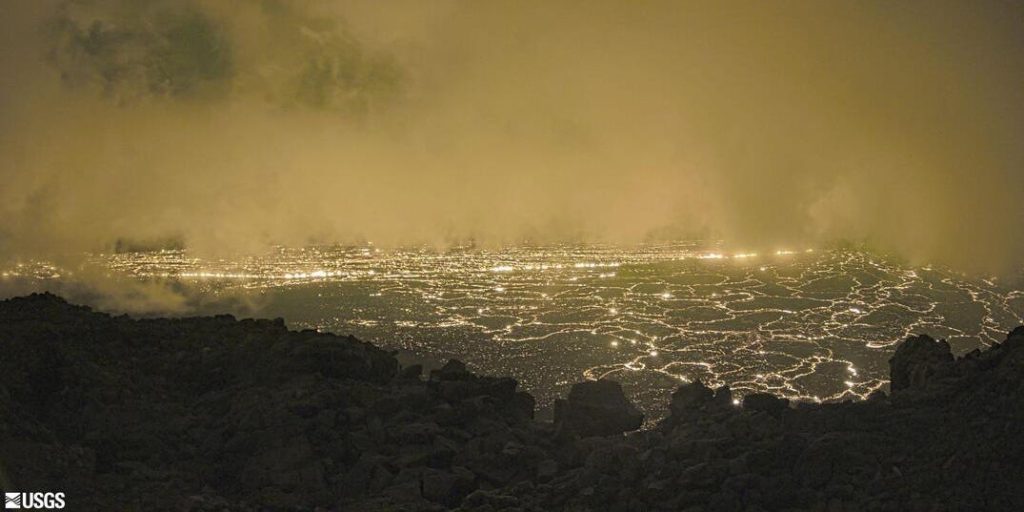 The World’s Largest Active Volcano at Hawaii Erupts, Turns Skyes Red