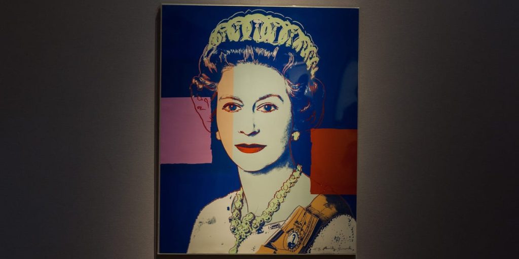 Andy Warhol’s Queen Elizabeth II Portrait Bought for a File $900,000