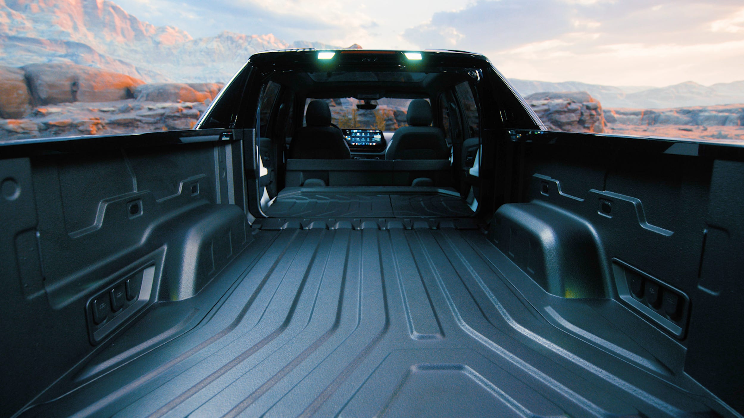 EMBARGO 1/5 DNP: 2024 Chevrolet Silverado EV