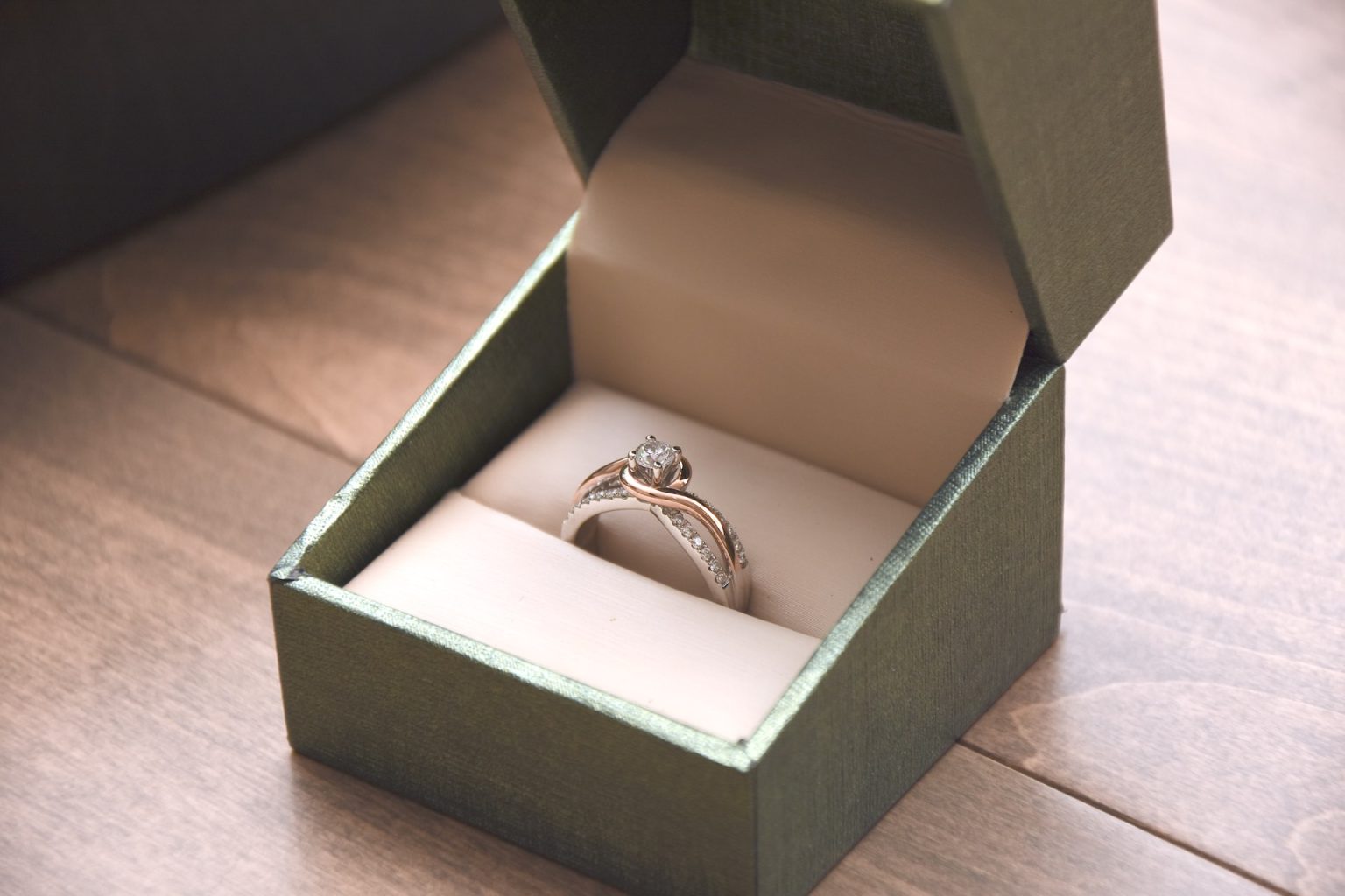 Make Your Wedding Memorable with The Best Engagement Ring