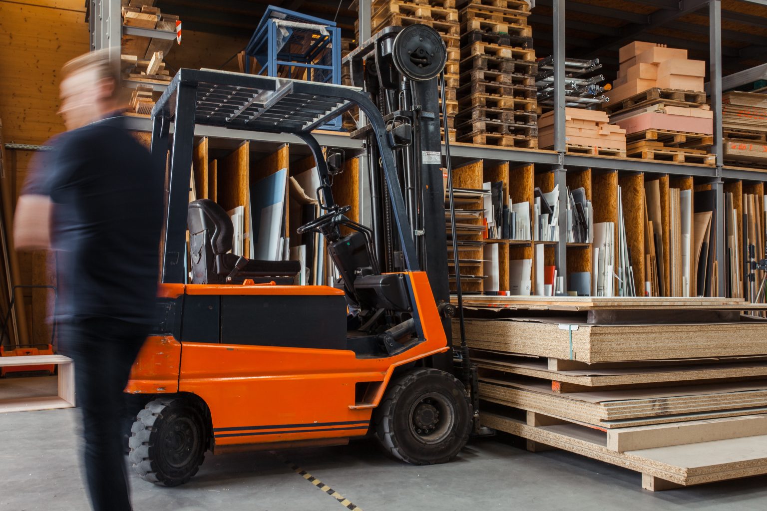 How Hiring Forklifts Can Boost Efficiency and Productivity Long-Term