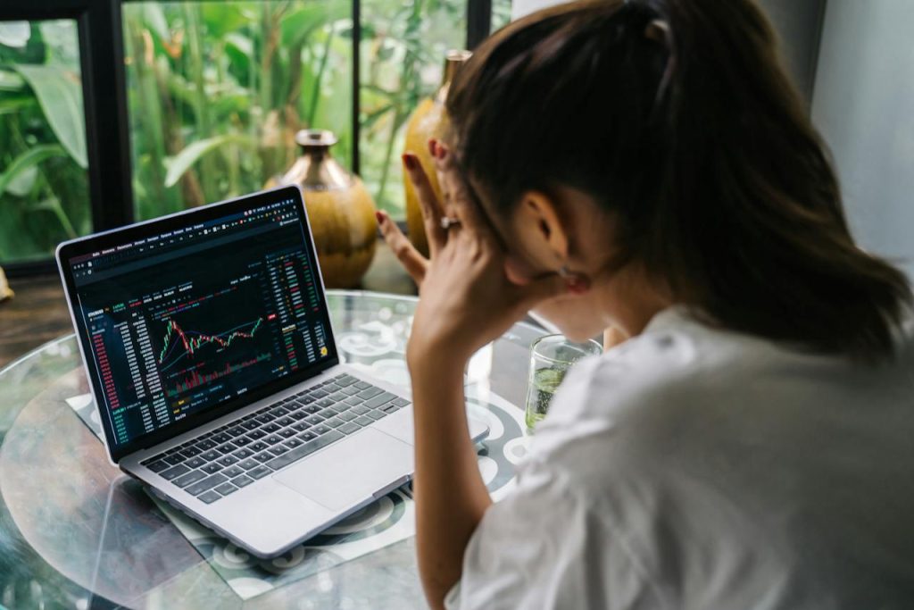 women trading