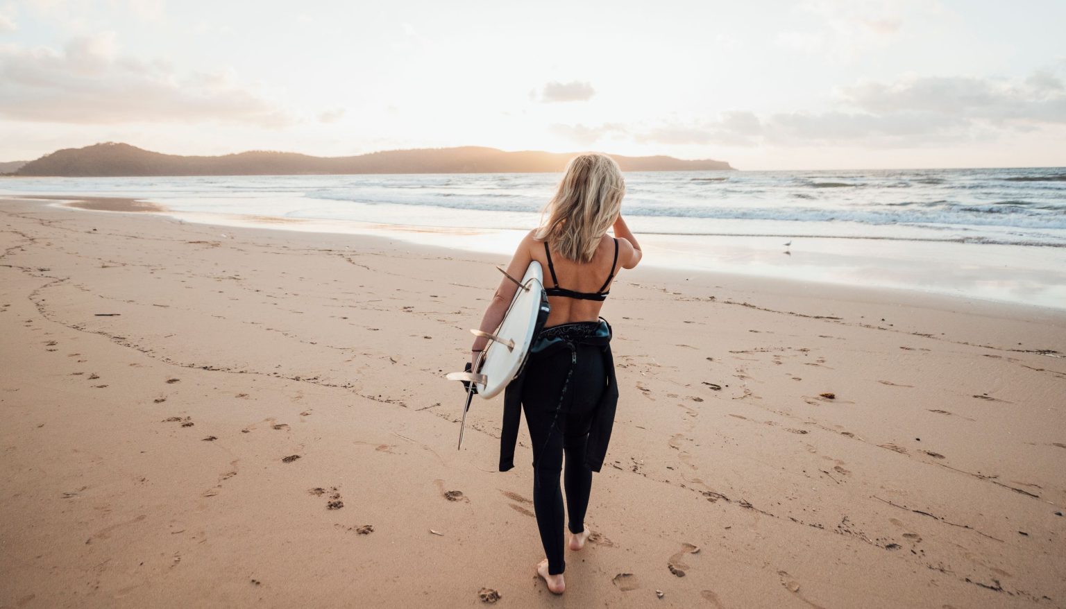 Essential Surfing Tips for Beginners: Starting Your Journey with Confidence
