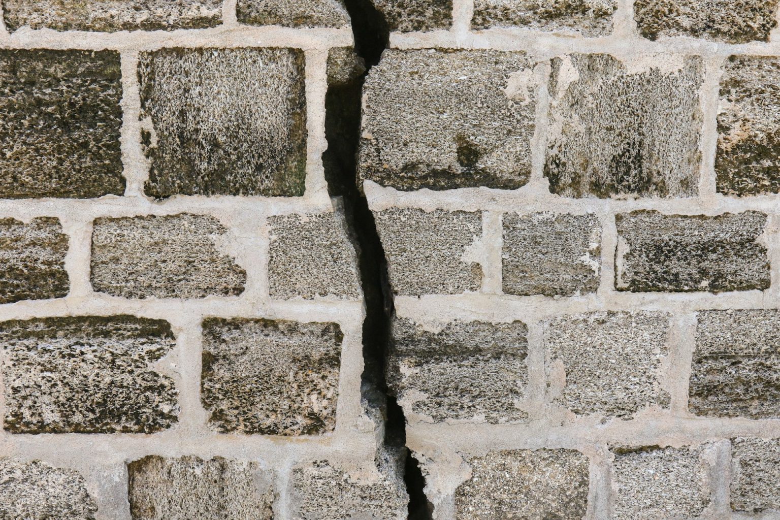 Subsidence Solutions: Effective Methods for Repairing Cracks in Your Home's Walls