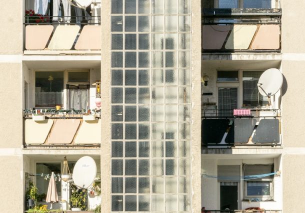 A tall building with balconies and balconies on the balconies