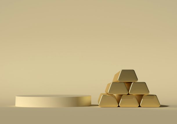 Gold Tops £2,400 as Investors React to Global Market Stress