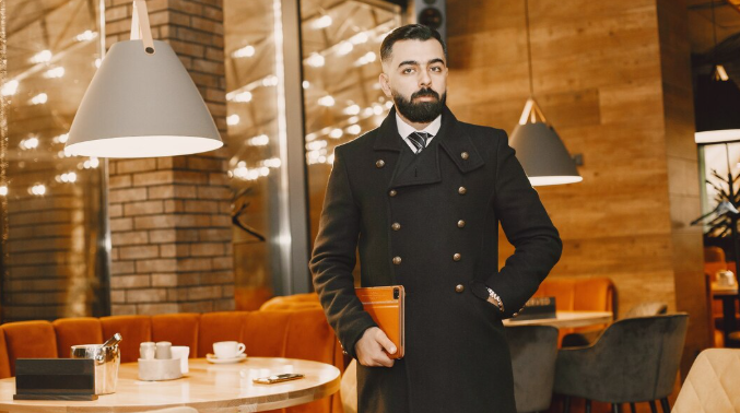 The Hyper-Luxury Boom: Why Brands Are Ditching the Middle Class to Cater to the 1%