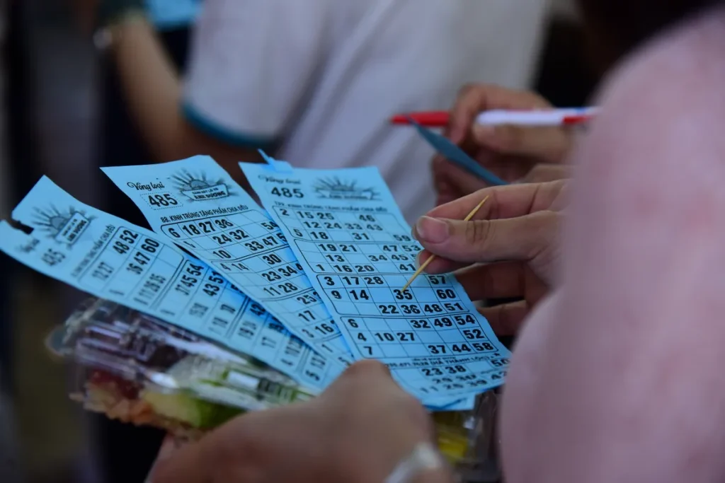 Australia Powerball family win yields $28.40 and a round of ice cream Australia Powerball family win