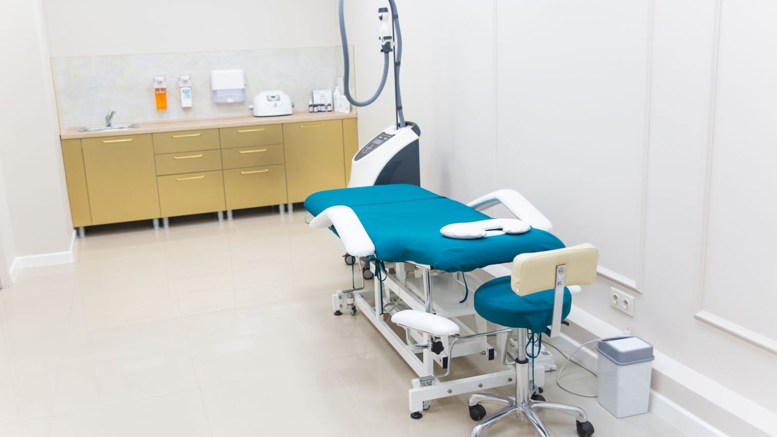 Government proposes doctors-only liquid BBLs and qualified-only vampire facials in England A quiet treatment room in a beauty clinic with a couch and a small table