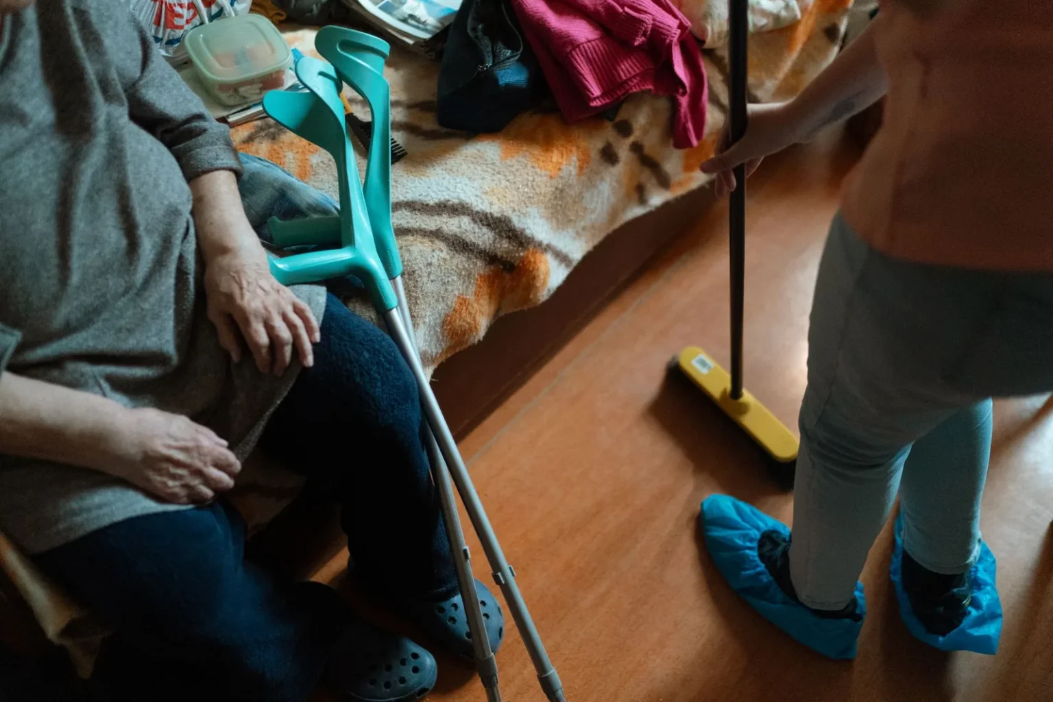 Lexington Home Care: Supporting Comfort, Independence, and Quality of Life at Home Carer helping an older woman at home